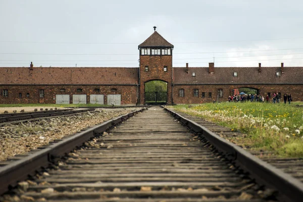 Toplama kampına demiryolu girişi Auschwitz Birkenau KZ Polonya