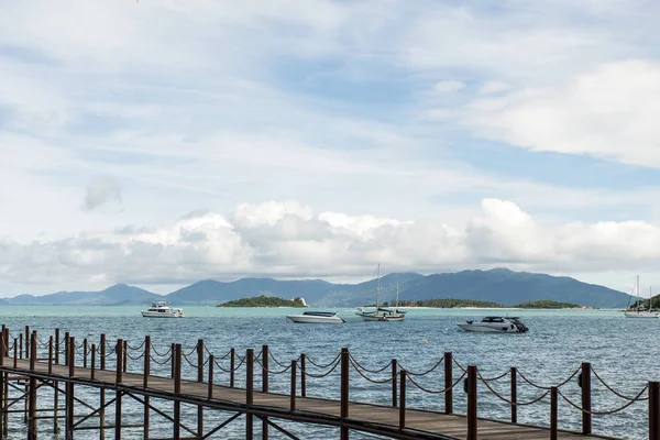 Ocean footbridge Barco Pescador praia de férias Koh samui Tailândia iate — Fotografia de Stock