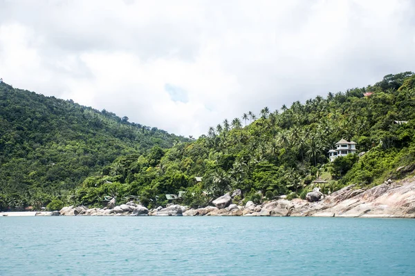 Shore plaża Coast i domy dżungli Koh Phangan island Tajlandia — Zdjęcie stockowe