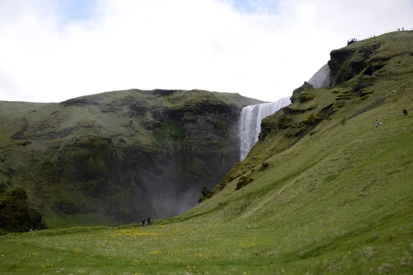 Skogafoss güzel şelale yeşil İzlanda 6 — Stok fotoğraf