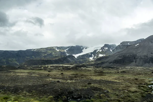 Paisaje Islandia hierba verde nieve glaciar 6 —  Fotos de Stock