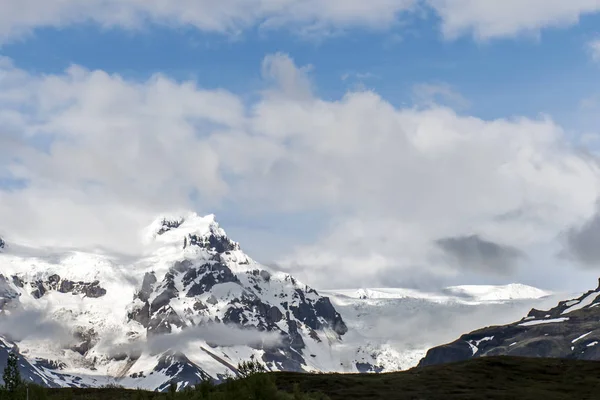 Landschaft Eisland grünes Gras Schnee Gletscher 6 — Stockfoto