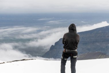 İzlanda dağ buzul Hvannadalshnukur Zirvesi Hiking erkekler Vatnajokull park peyzaj