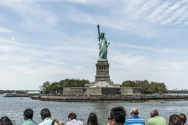 Liberty New York Skyline anıt heykeli — Stok fotoğraf