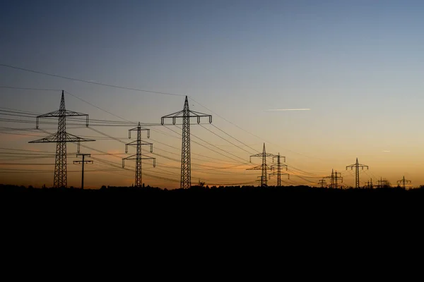 Linee elettriche acciaio torre paesaggio tramonto alba sagoma 3 — Foto Stock