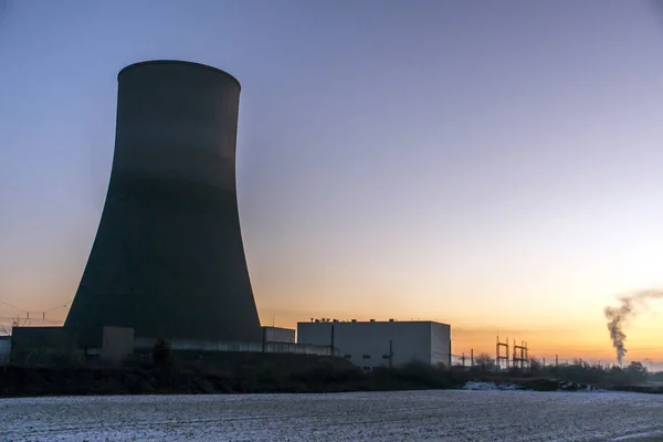 Impianto nucleare tramonto alba Radiazione suolo ambiente — Foto Stock