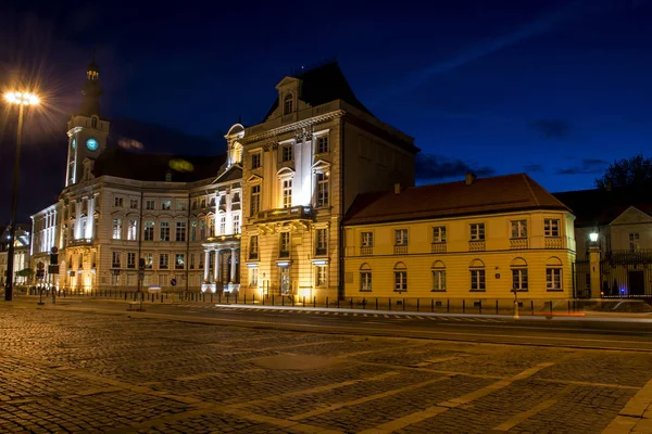 Noc Panorama budynku starego miasta w Warszawie — Zdjęcie stockowe