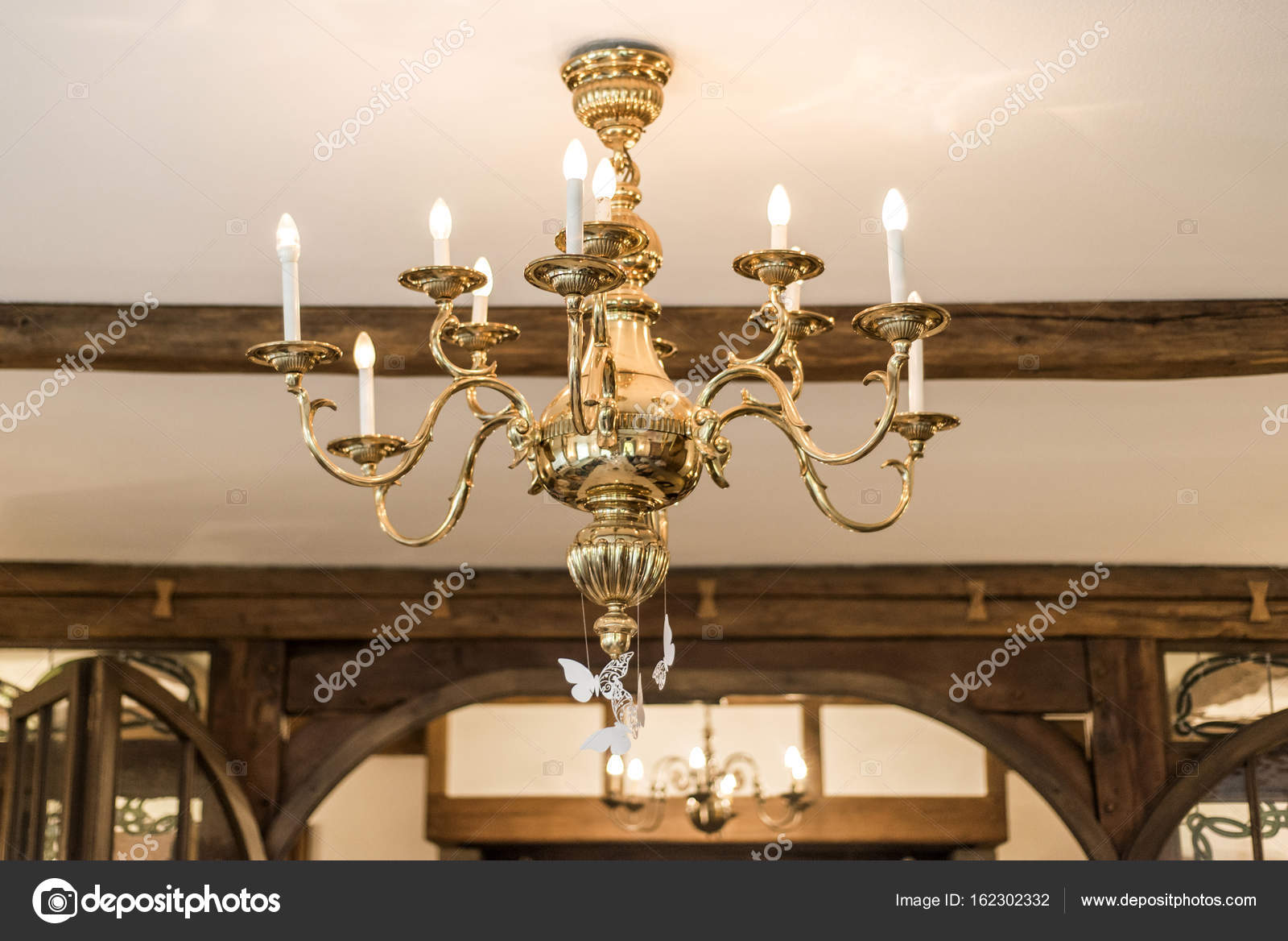 Goldene Kronleuchter Mit Kerzen Licht Und Dekoration Alte