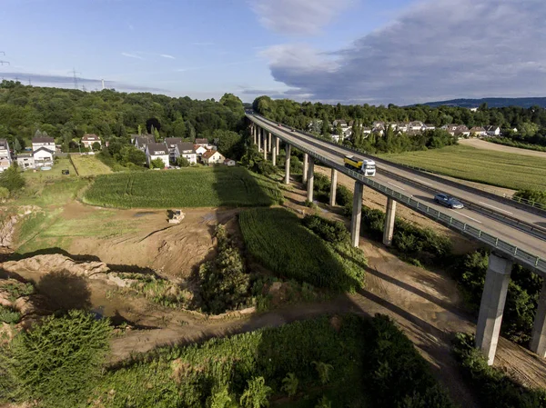 Konkreta road - gatan highway broar natur landskap by och contruction webbplats — Stockfoto