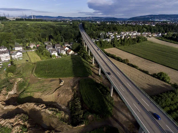 Strada di cemento - ponti autostradali Natura Paesaggio villaggio e sito di costruzione — Foto Stock