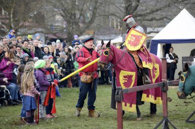 06.04.2015 Lorelay Almanya - Ortaçağ Knight Oyunlar Dövüş Turnuvası ata binme Şövalyeleri.