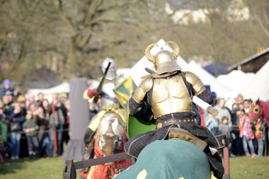 06.04.2015 Lorelay Almanya - Ortaçağ Knight Oyunlar Dövüş Turnuvası ata binme Şövalyeleri.