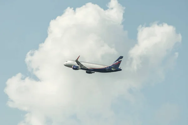Ντίσελντορφ Γερμανίας 03.09.2017 Aeroflot Airbus αεροπλάνο αρχίζει να απογειωθεί στο Duesseldorf Διεθνές Αεροδρόμιο — Φωτογραφία Αρχείου