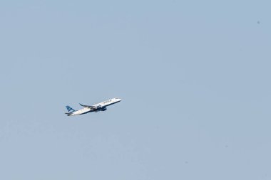 Boston ABD 06.09.2017 havayolu şirketi jetblue uçak Logan Uluslararası Havaalanı Massachusetts bulutlu gökyüzü çıkar