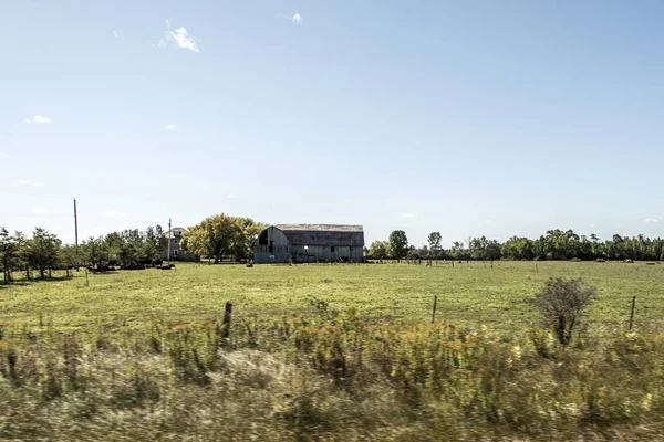 Rural Ontario Farm with Barn Silo storage agriculture animals Canada farming — Stock Photo, Image