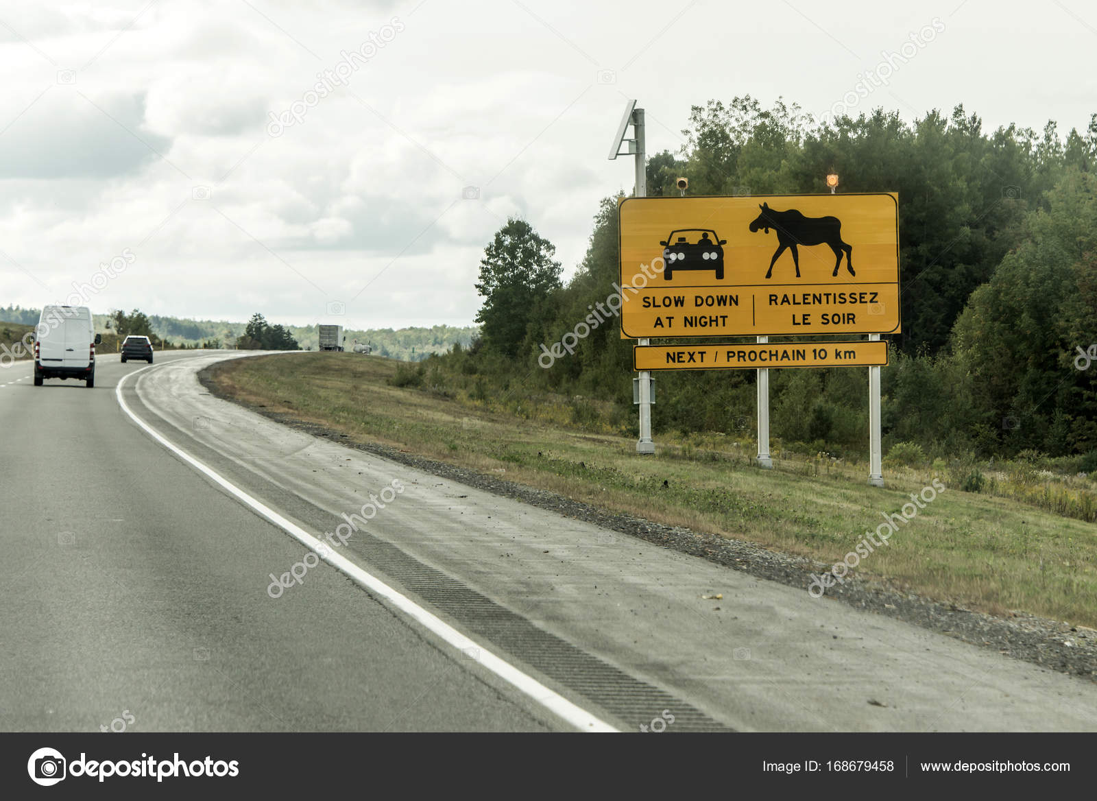 Panneau Traversee De L Orignal Images Libres De Droit Photos De Panneau Traversee De L Orignal Depositphotos