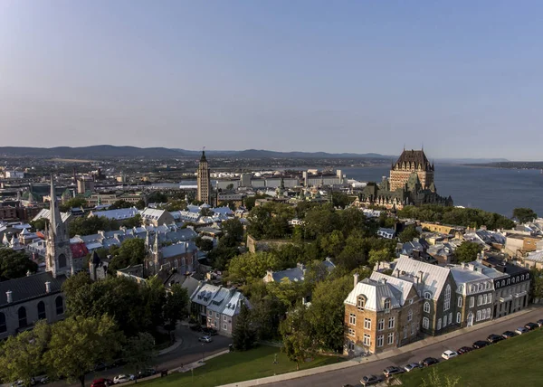 Letecká vrtulník pohled na hotel Chateau Frontenac a starý přístav v Quebec Kanada. — Stock fotografie