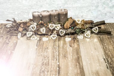 Gri mum kar kalp lamba 4 advent kar yağışı yanan neşeli Noel dekorasyon