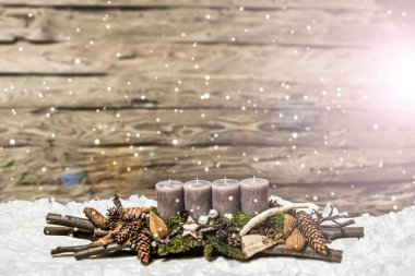 Gri mum bulanık kar yağışı yanan merry Christmas dekorasyon advent
