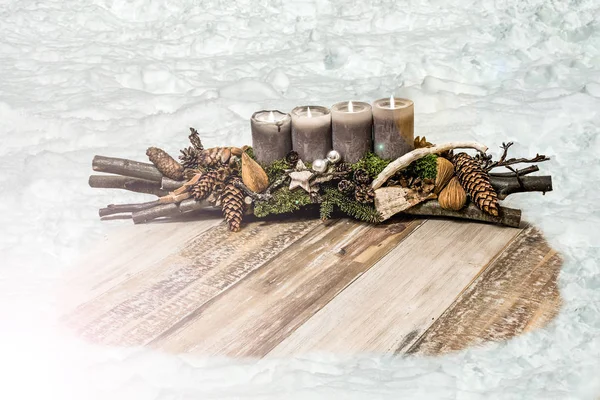 Buon Natale decorazione grigio candela buco di neve lastra di legno testo 4a avvento — Foto Stock
