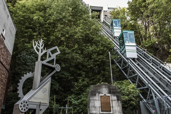 CIUDAD DE QUEBEC, CANADÁ 13.09.217 Vínculos funiculares antiguos Ferrocarril funicular de Ciudad Alta Patrimonio de la Humanidad por la UNESCO — Foto de Stock