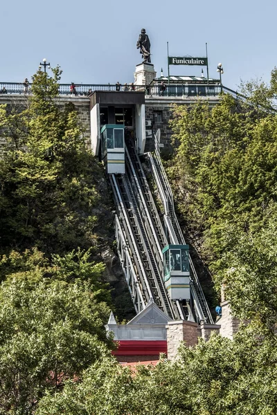 CIUDAD DE QUEBEC, CANADÁ 13.09.217 Vínculos funiculares antiguos Ferrocarril funicular de Ciudad Alta Patrimonio de la Humanidad por la UNESCO — Foto de Stock