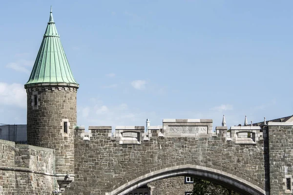 Quebec City, Kanada Saint Johns Gate pevnost vstup do ulice starého města — Stock fotografie