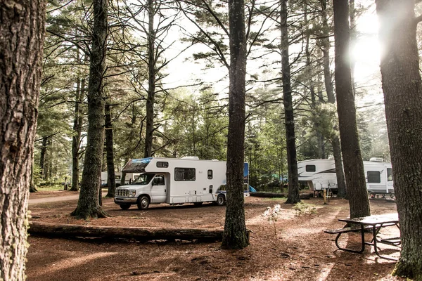 Lake of two rivers Campground Algonquin National Park Beautiful natural forest landscape Canada Parked RV camper car — Stock Photo, Image