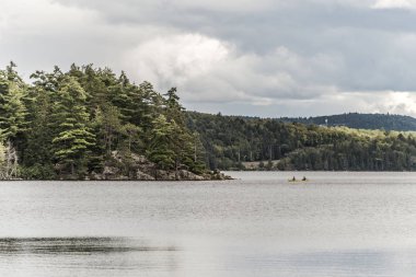 Kanada Ontario Gölü iki nehir çift üzerinde bir Kano Kano su Algonquin Milli Parkı