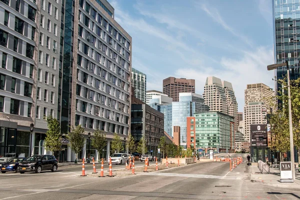 Boston MA USA 04.09.2017 skyline summer day panoramic view buildings downtown and road with traffic at waterfront side — Stock Photo, Image