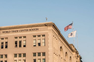 Boston, Amerika Birleşik Devletleri - 05.09.2017 Seaport Dünya Ticaret Merkezi bina bulunan limanda Commonwealth iskelenin Güney Boston