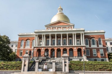 Boston ABD 06.09.2017 adamın önünde çocuk babalık için protesto hükümetin Massachusetts Devlet House koltuk