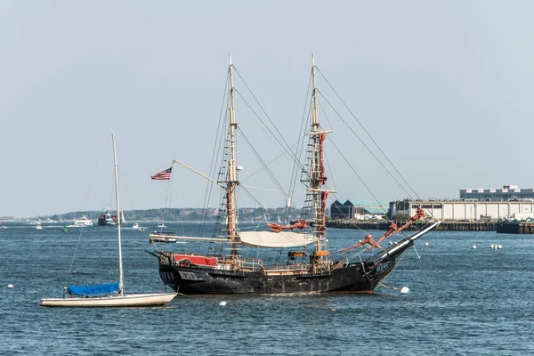 Old and modern small Sailboat sailing boats side by side anchored in the harbor of Boston — Stock Photo, Image