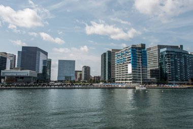 Waterfront görünümü manzarası Boston Ma, ABD yeni gökdelen inşaat waterfront Körfezi yakınlarında