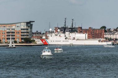 Boston, Ma, ABD 05.09.2017 - gemi, sahil güvenlik Boston Bankası güneşli günde demirledi