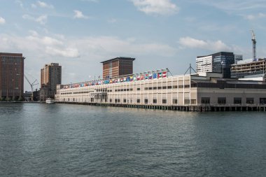 Commonwealth iskelenin Güney Boston Rıhtımlar üzerinde yer alan Boston, ABD Seaport Dünya Ticaret Merkezi Binası