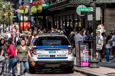 Boston Massachusetts ABD 06.09.2017 - Boston Polis arabası kentin genel birçok kişi arasında devriye