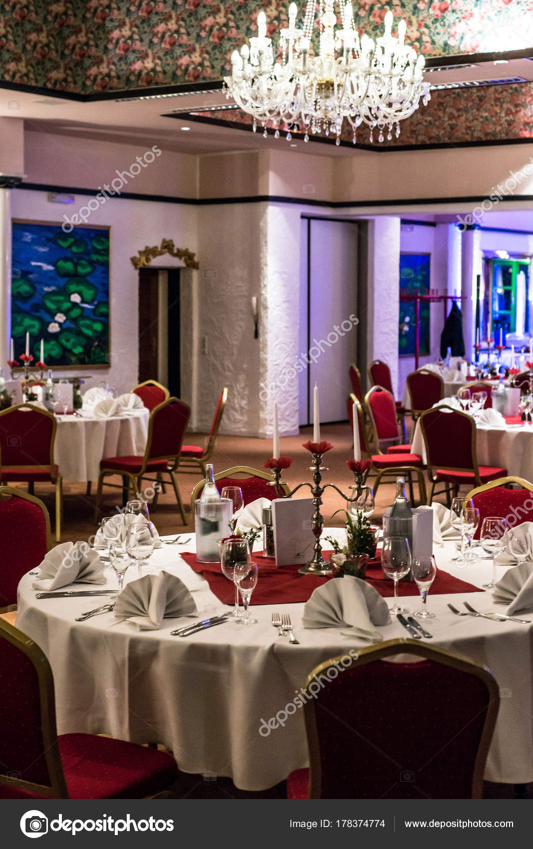 Banquet with red table setting tablecloth white dishes silver ... Banquet with red table setting tablecloth white dishes silver ...