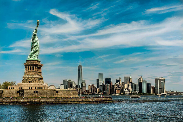 Statue of Liberty Monument in front of New York Skyline new colorgrading