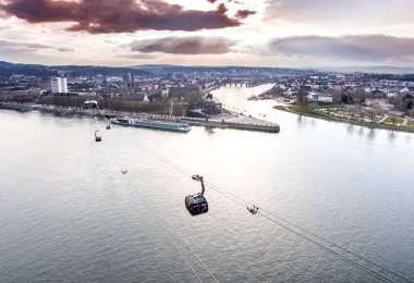 Koblenz şehir Almanya tarihi bir anıt Alman köşe nerede Ren ve mosele birlikte güneşli bir günde nehirlerinin