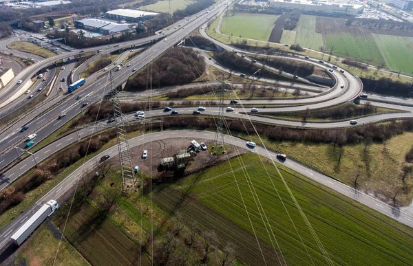 Veduta aerea di un incrocio autostradale con un interscambio trifoglio Germania Coblenza — Foto Stock