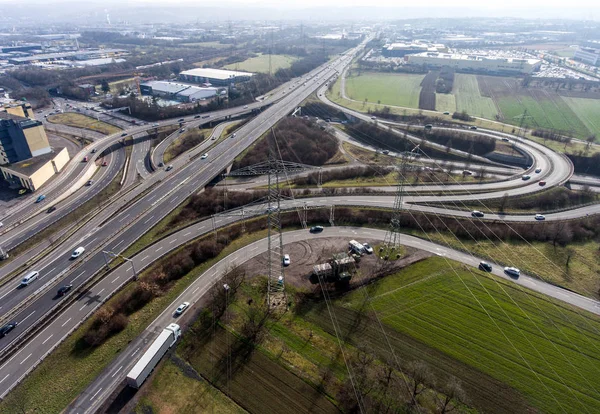 Veduta aerea di un incrocio autostradale con un interscambio trifoglio Germania Coblenza — Foto Stock