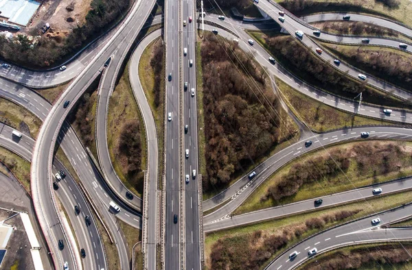 Vista aérea de una intersección de carretera con un intercambio de hojas de trébol Alemania Koblenz —  Fotos de Stock