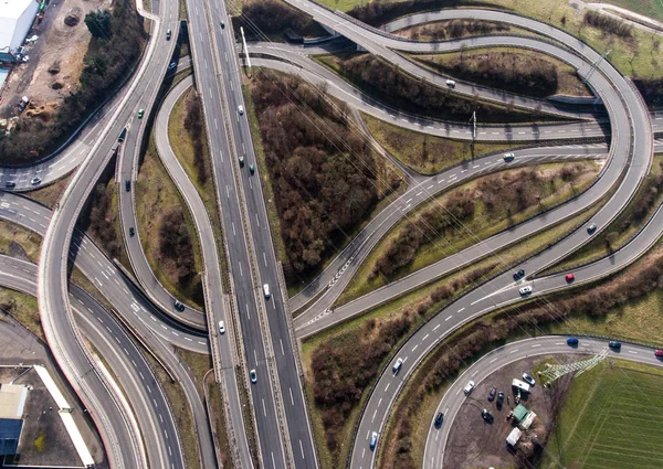 Veduta aerea di un incrocio autostradale con un interscambio trifoglio Germania Coblenza — Foto Stock