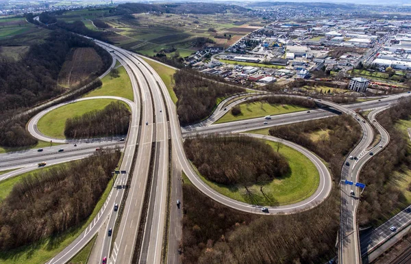 Flygfoto över en motorväg korsningen med en klöver-blad utbyter Tyskland Koblenz — Stockfoto