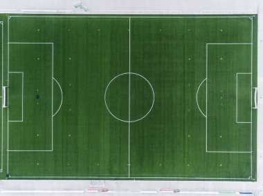 Andernach koblenz neuwied Almanya'da yakınlarındaki bir kasabada bir smal spor futbol futbol alanının havadan görünümü