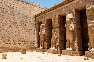 Tapınak Medinet Habu Mısır Ramesses III Luxor Batı Şeria 'da önemli bir Yeni Krallık dönemi yapısıdır.