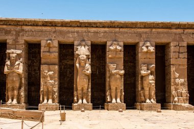 Tapınak Medinet Habu Mısır Ramesses III Luxor Batı Şeria 'da önemli bir Yeni Krallık dönemi yapısıdır.