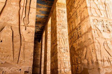 Tapınak Medinet Habu Mısır Ramesses III Luxor Batı Şeria 'da önemli bir Yeni Krallık dönemi yapısıdır.