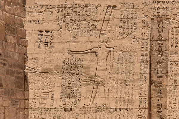 Świątynia Medinet Habu Egipt Luksus Ramzesa II jest ważną strukturą okresu Nowego Królestwa na Zachodnim Brzegu Luksoru — Zdjęcie stockowe